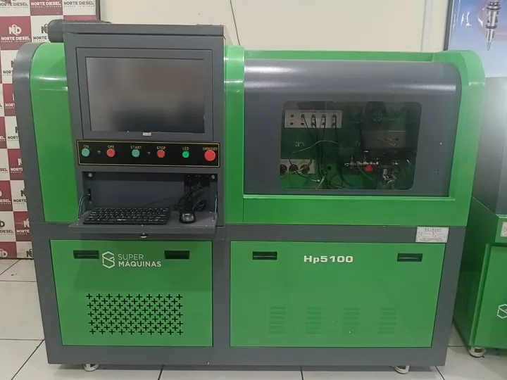 Bancada de teste de injeção no laboratório da Norte Diesel.