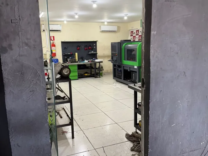 Entrada do laboratório de injeção da Norte Diesel.