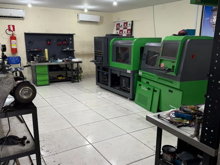 Laboratório de injeção da Norte Diesel com bancadas de teste