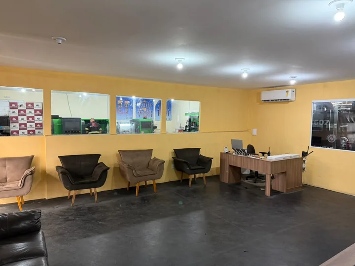 Recepção e sala de espera da Norte Diesel.